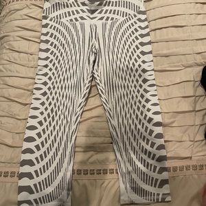 Alo Yoga Short Leggings size M